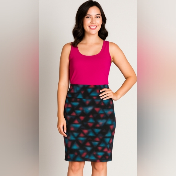 NWT Lularoe Cassie Pencil Skirt Size Extra Small 2-4 Blurred Geo Print Black - Picture 1 of 6